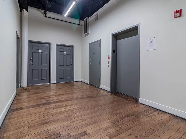 Broadway Apartments — Photo 19