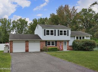 11 Lancelot Rd, Manalapan, NJ 07726