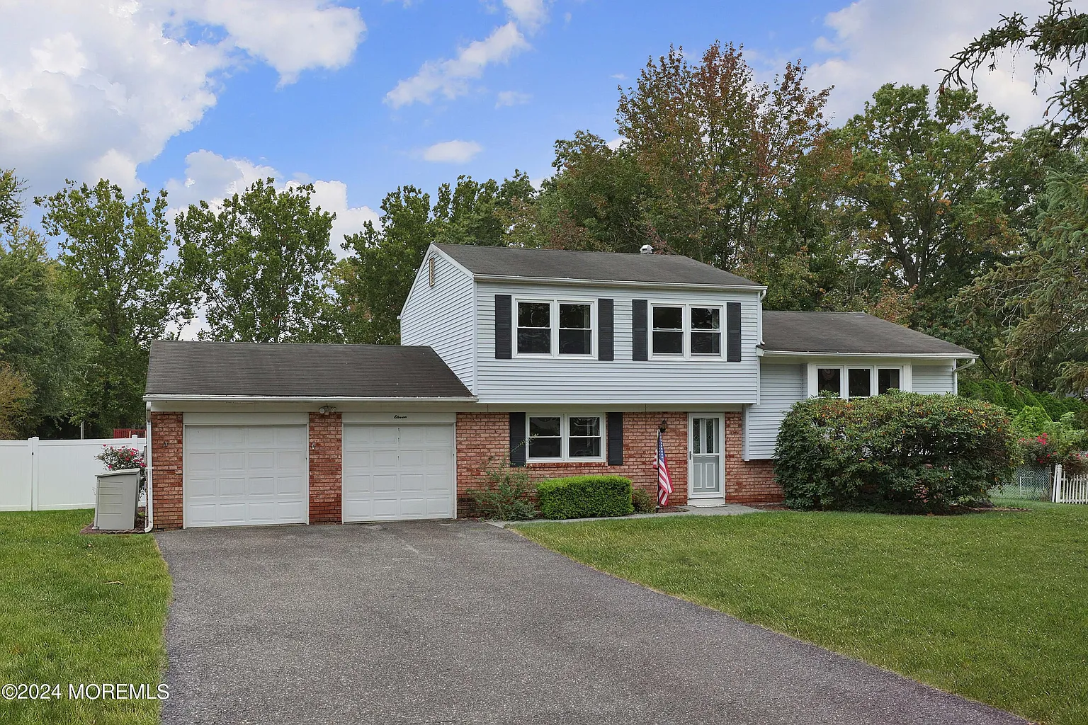 11 Lancelot Road photo 1