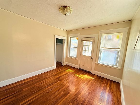 3rd image of 20 Ferry St #B