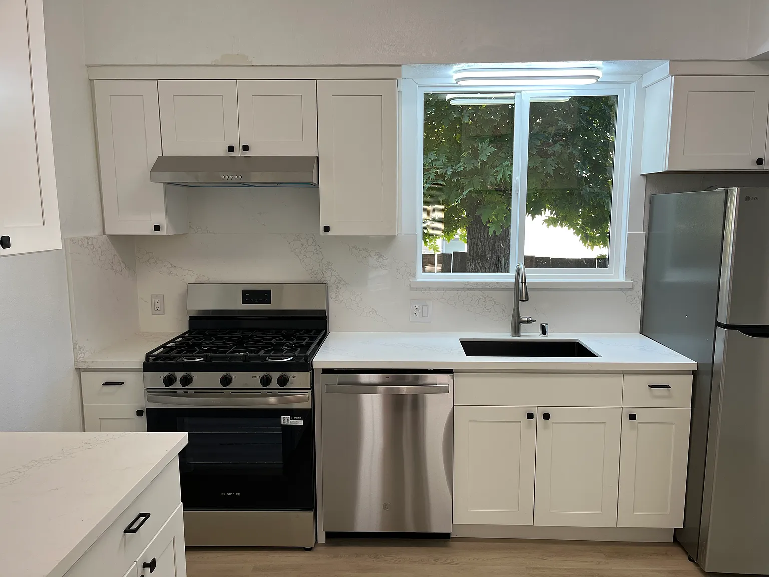 3 bed, 1.5 bath, 1645 sqft, $6,380 — Photo 4