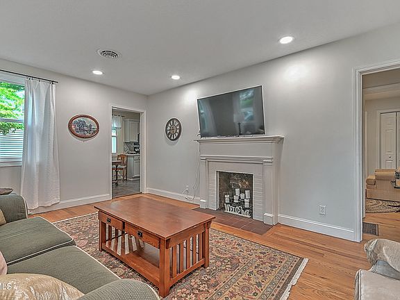 3rd image of 1220 Morningside Cir #1