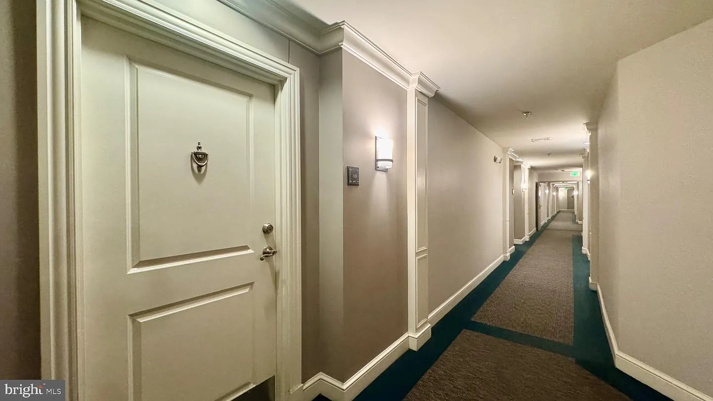 1 bed, 690 sqft, $1,950 — Photo 3