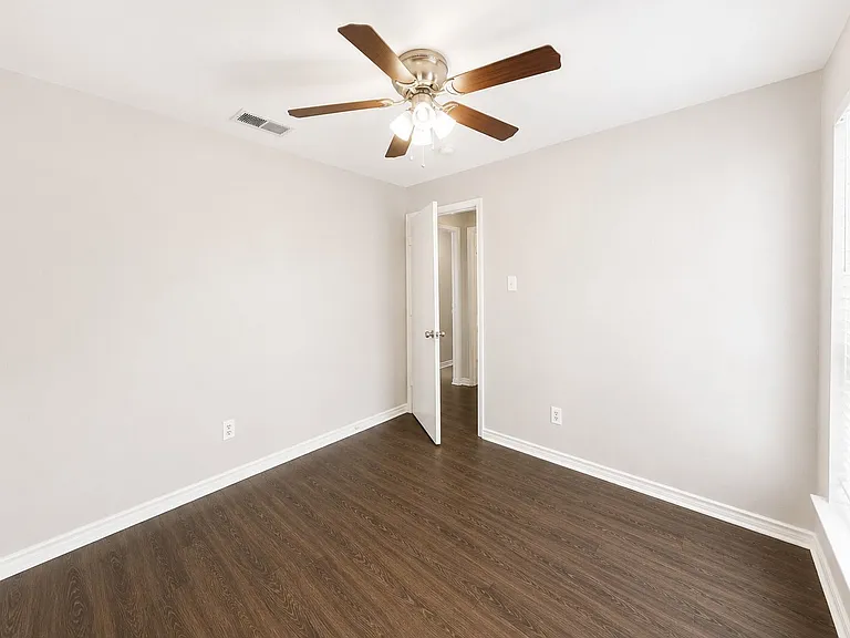 7716-7718 Sable Ln — Photo 16
