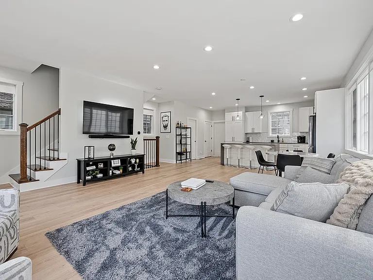 287 E Greenwood Ave — Photo 15