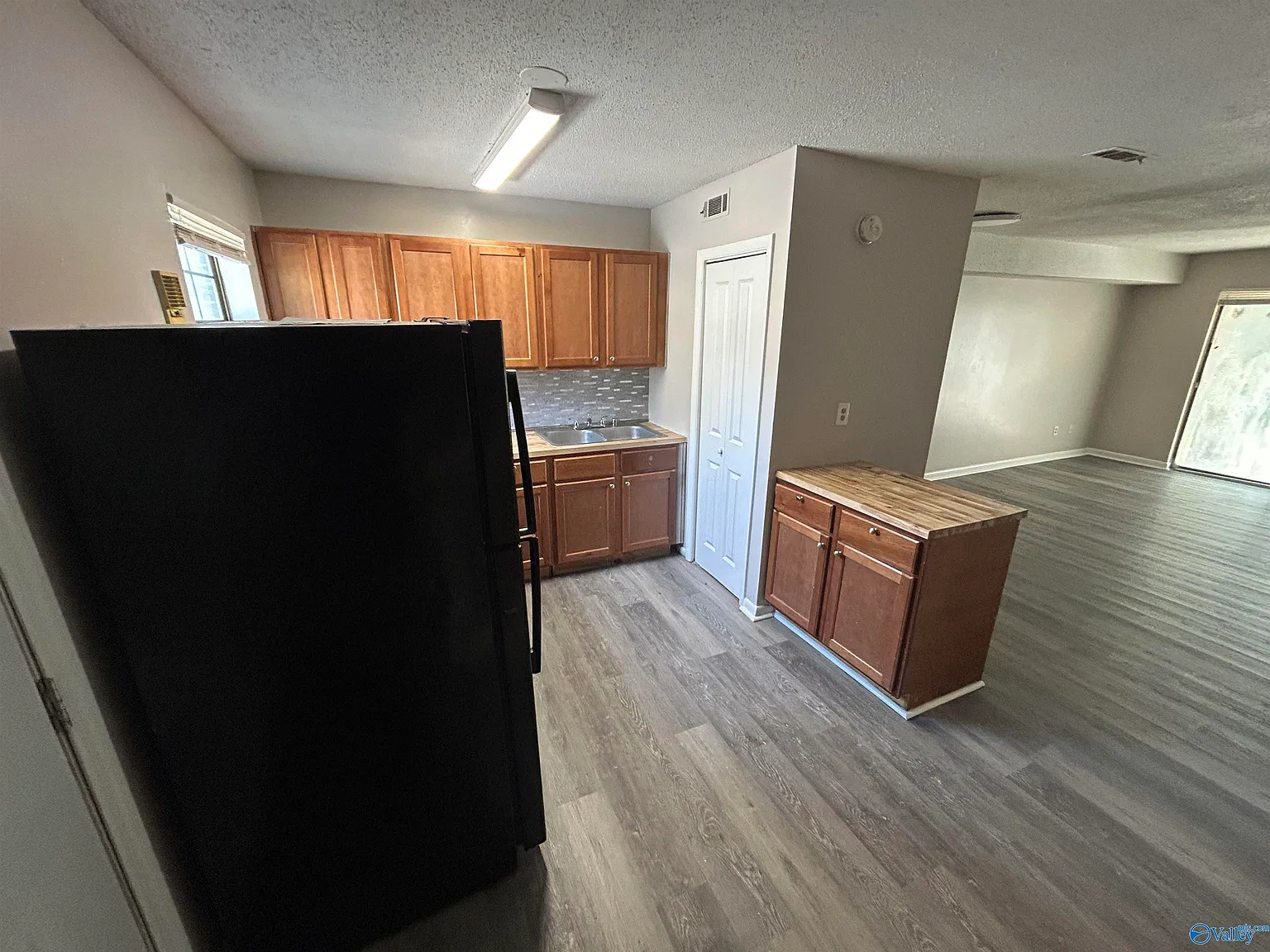 2 bed, 1.5 bath, 975 sqft, $900 — Photo 2