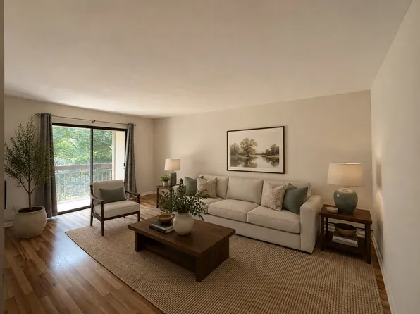 2208 Country Club Dr APT 26, Woodridge, IL 60517
