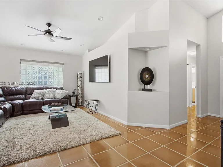 411 Bermuda Springs Dr — Photo 12
