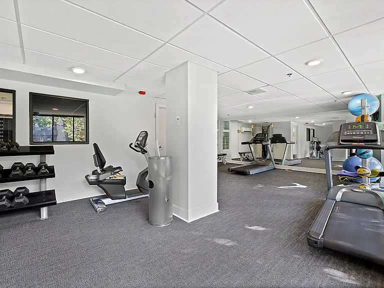 The Henley — Photo 22