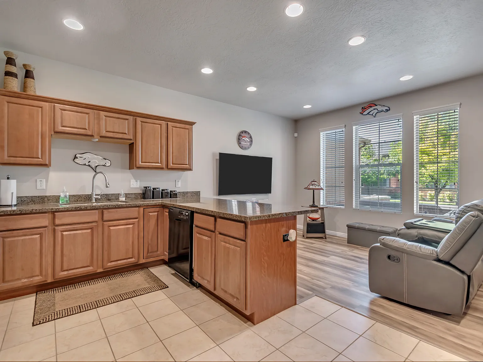 3 bed, 1174 sqft, $2,100 — Photo 2
