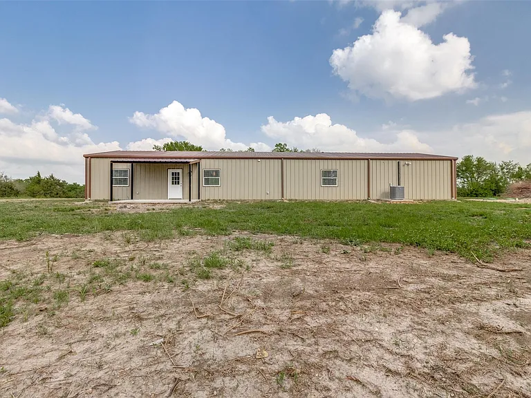 100 County Road 4140 — Photo 38