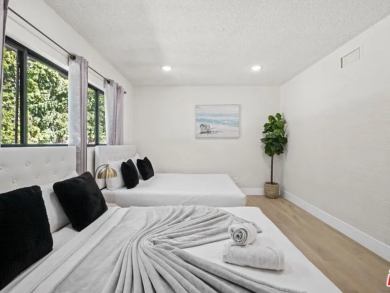 2617 S Beverly Dr — Photo 22