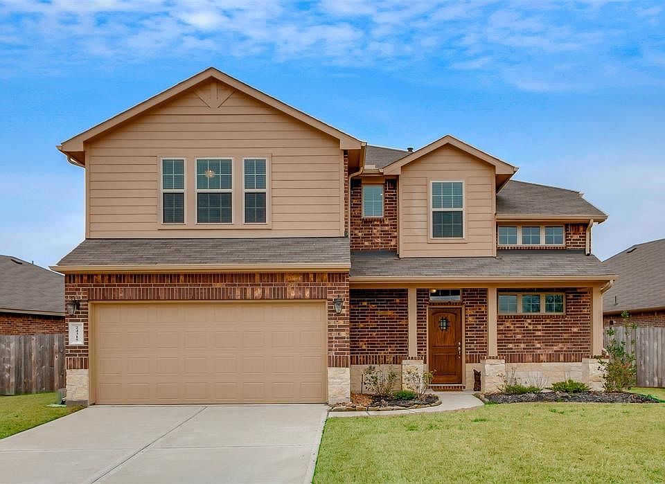 Welcome Home!  Beautiful DR Horton Home in Hampton Creek, just minutes to Grand Parkway, shopping and dining!