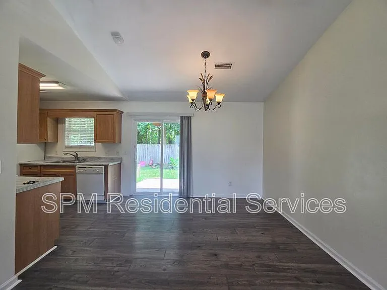 1798 Liz Ln NE — Photo 3