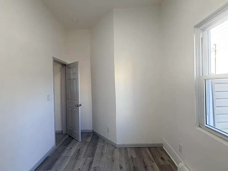 124 Winfield Ave #1 — Photo 5