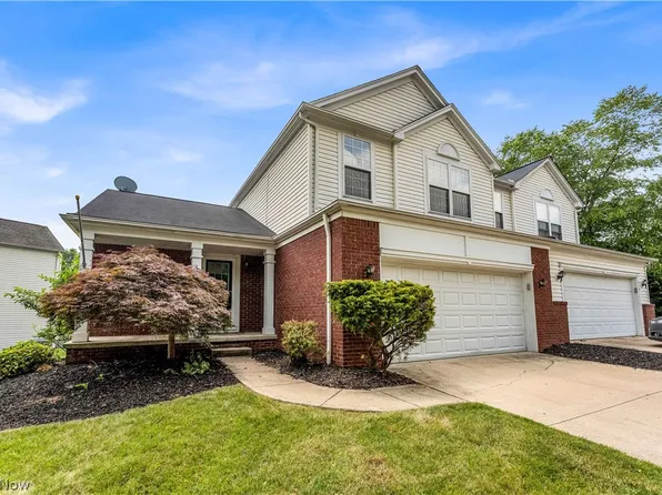 467 Canterbury Ln, Northfield, OH 44067