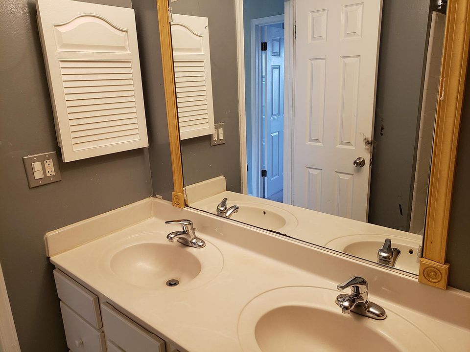 Bathroom dual sink