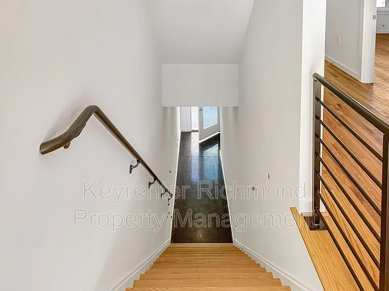 114 W 12th St #B — Photo 3