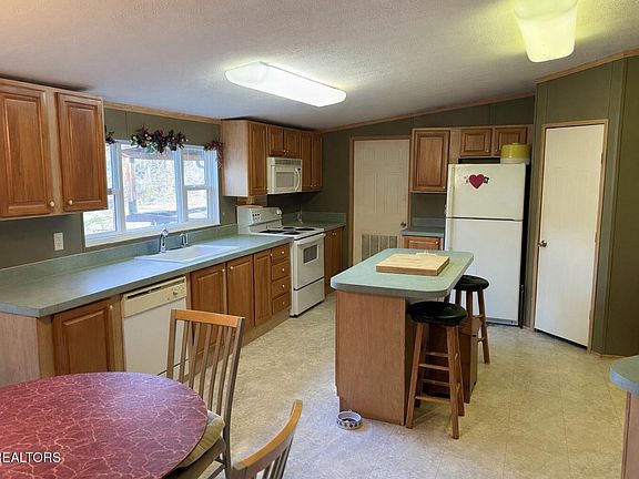 3rd image of 3570 Baker Springs Rd