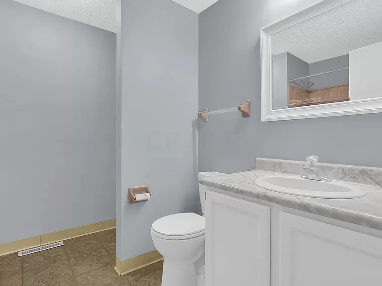 103 Lancelot Ln — Photo 10