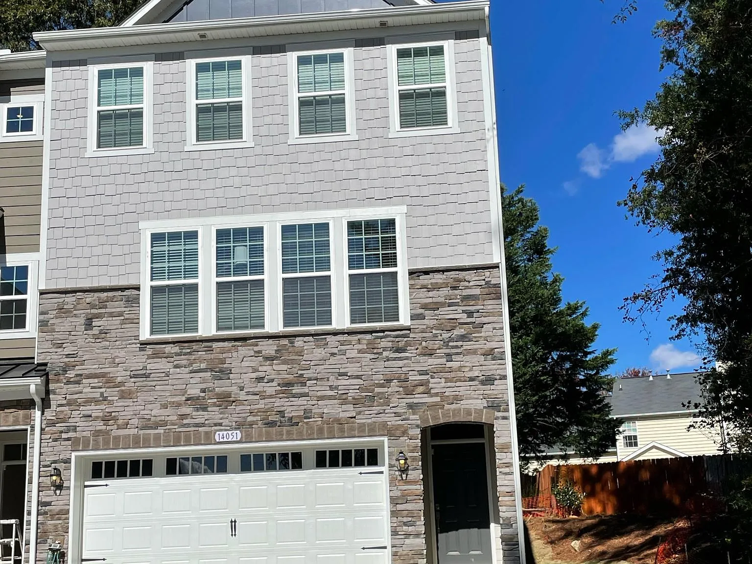 4 bed, 3.5 bath, 2512 sqft, $2,900 — Photo 2