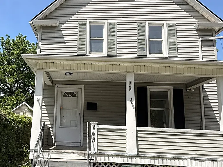 243 Garfield St — Photo 1