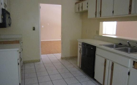 4th image of 3705 Prescott St