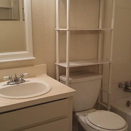 4th image of 3016 Tudor Ln APT 101