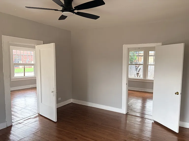 2206 Avenue E — Photo 2