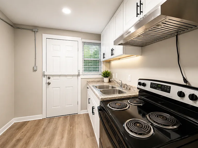 2610 E 23rd St #2W — Photo 3