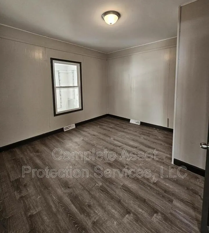 2 bed, 1.0 bath, $1,220 — Photo 3