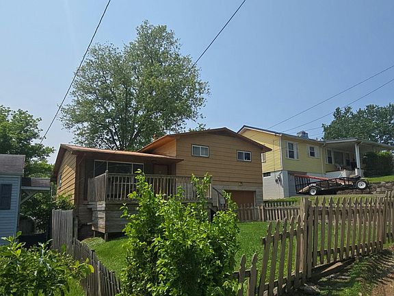 2nd image of 160 Circle Dr