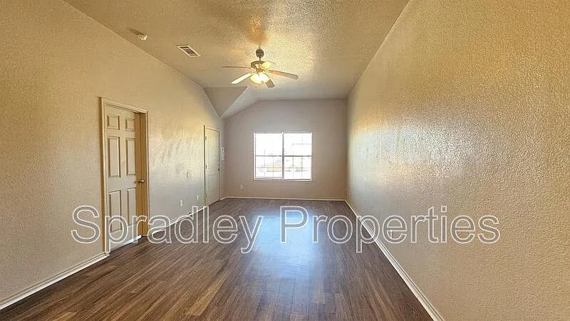 3 bed, 1.0 bath, 1000 sqft, $1,175 — Photo 2