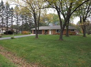 W160N5062 Hickory Tree Ln, Menomonee Falls, WI 53051