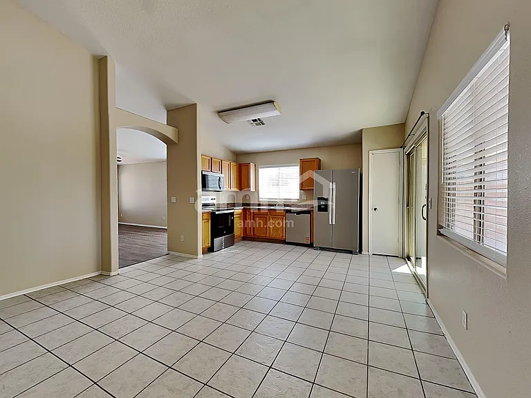 6323 W Winslow Ave — Photo 3