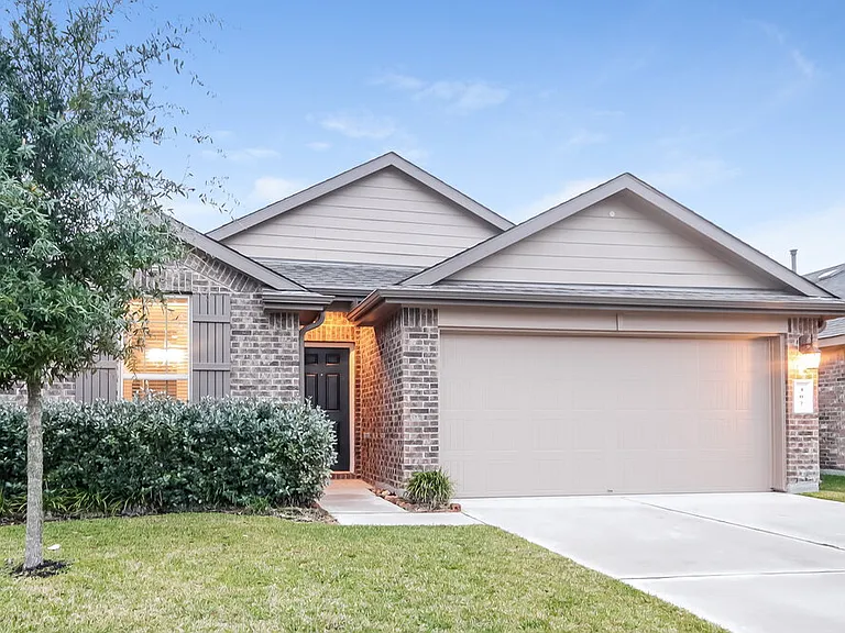 407 Ashley Falls Ln — Photo 1