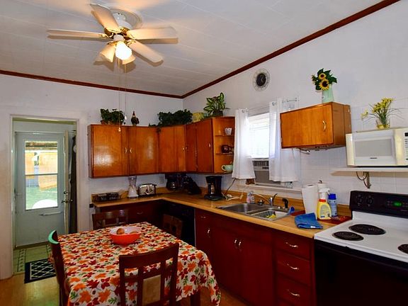5th image of 373 Girard Ave