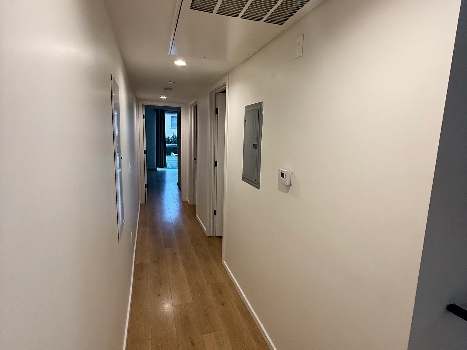 6541 De Longpre Ave — Photo 3