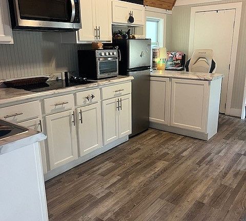 2nd image of 5628 Bay Ln