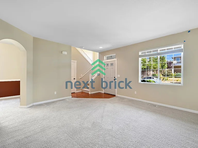 323 Graham Ave NE — Photo 9