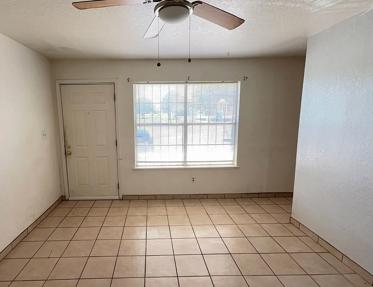 Photo 2 of 7 - 917 Branson Ave - Las Cruces, NM Building Photo - 917 Branson Ave