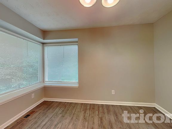 5th image of 1515 Olde Oak Dr