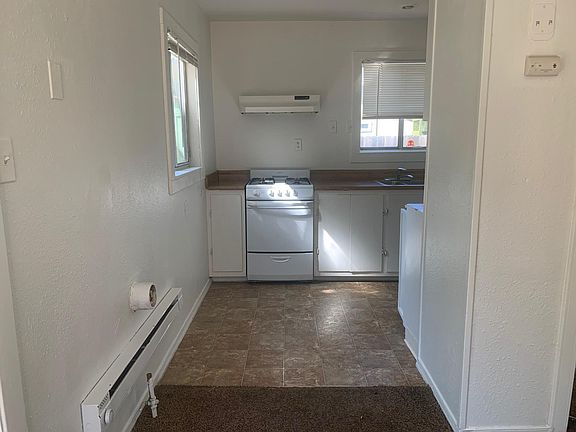 3rd image of 117 Grape St #B