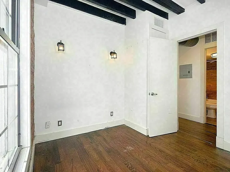 1647 Norman St #2F — Photo 4