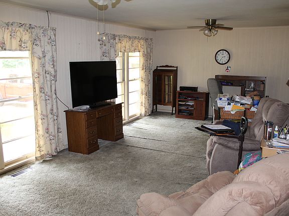 3rd image of 320 W Avenue B St
