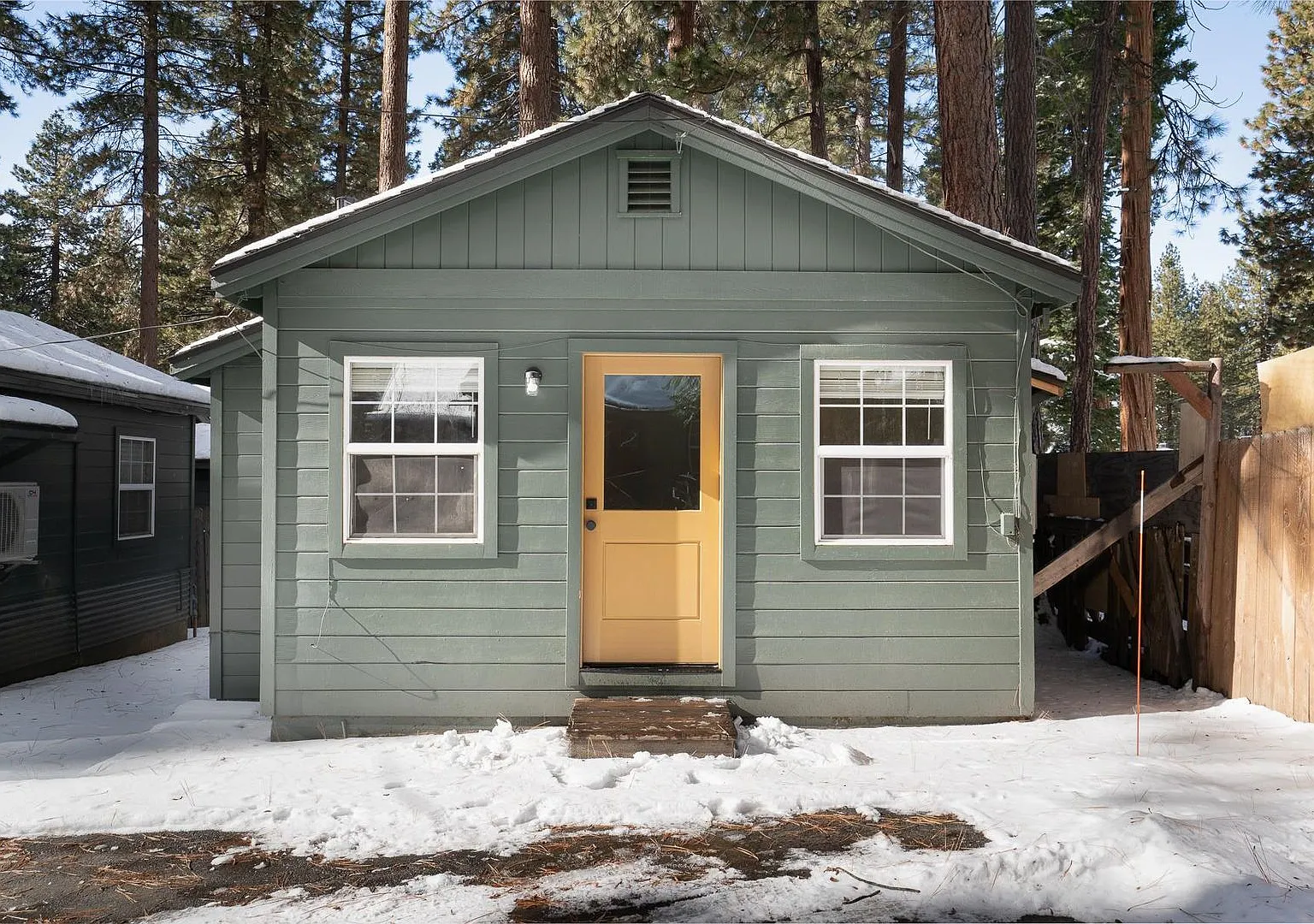 Rainbow Ave Cabins — Photo 1