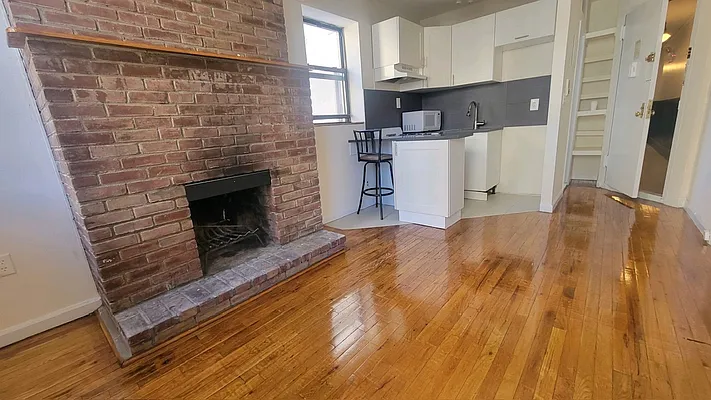 Rented by Chartwell Manhattan Realty | media 3