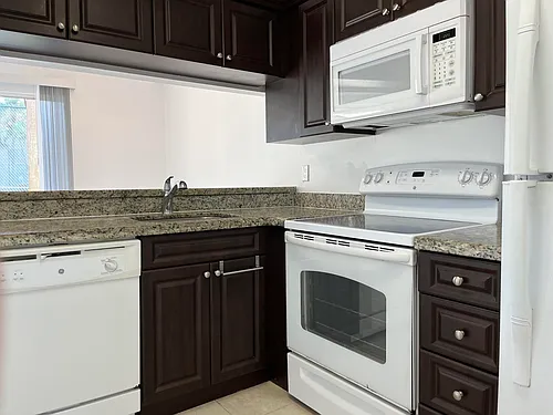 18106 Glenmoor Dr Photo 1