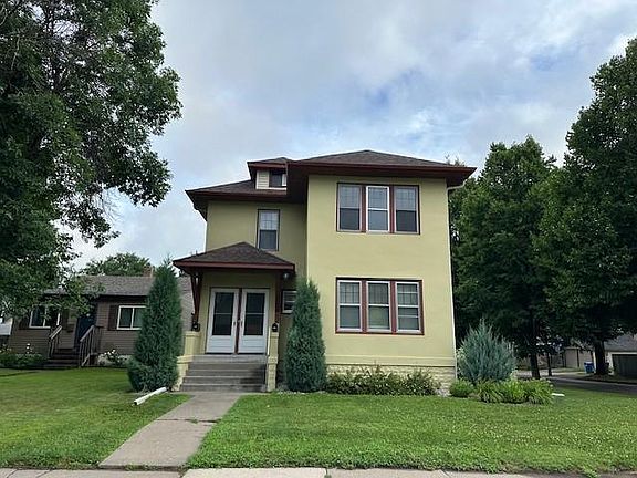 2nd image of 877 Cottage Ave E