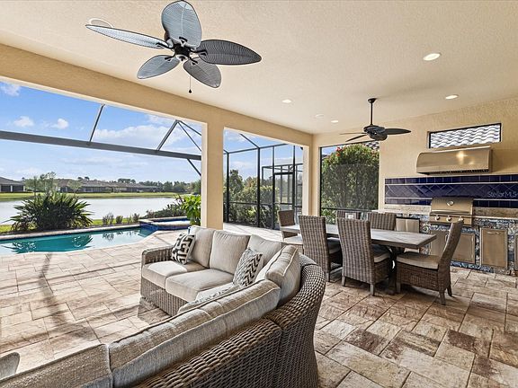 3rd image of 11248 Juglans Dr